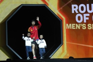 开云体育登录入口-马龙携子亮相大满贯赛场 36岁的老将还想赢还能赢